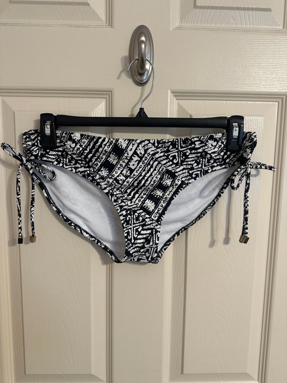 Lelani Geometric Pattern bikini bottom w metal accent side ties, Black/White, 10